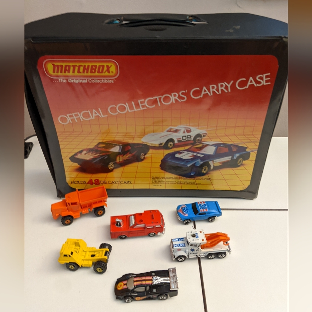 Vintage 1983 Matchbox Collectors Carrying Case with cars and trucks